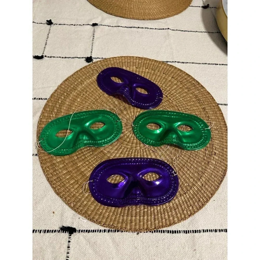 (4) Plastic Masquerade Masks